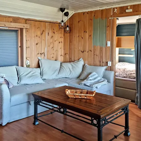 2 Bedroom Stunning In Rennesoy