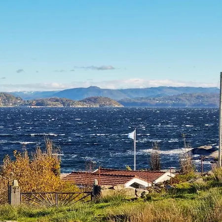 Hébergement de vacances Amazing In Rennesoy With House Sea View *