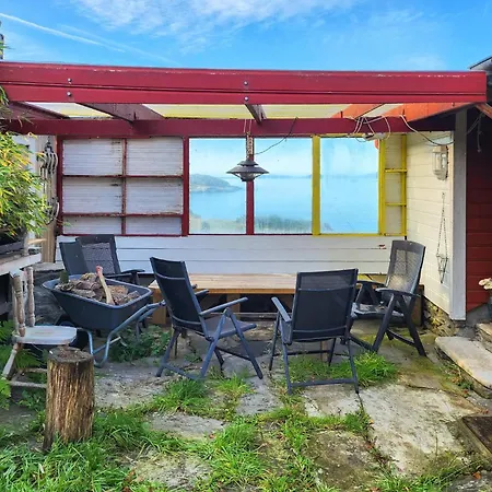 Holiday home 2 Bedroom Stunning In Rennesoy Hanasand